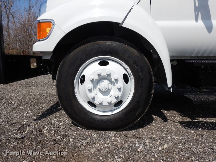 image for item IP9110 2005 Ford F750 Super Duty  forestry bucket truck