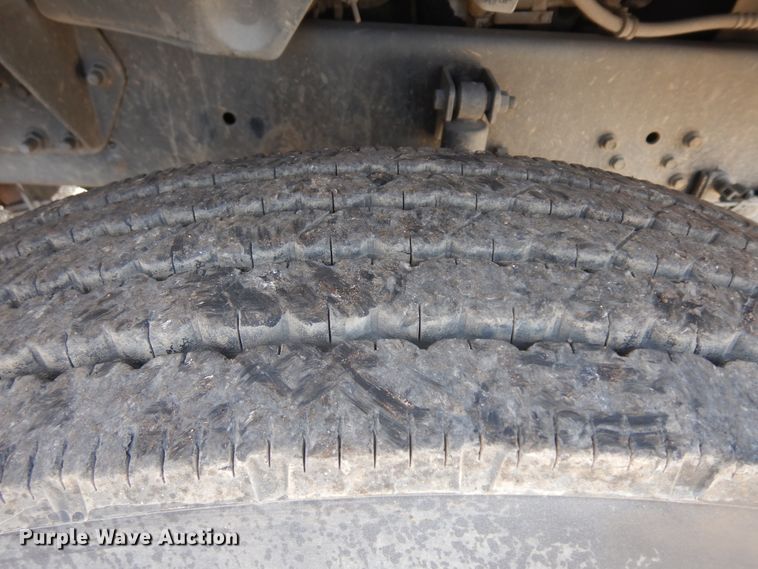 image for item IP9110 2005 Ford F750 Super Duty  forestry bucket truck