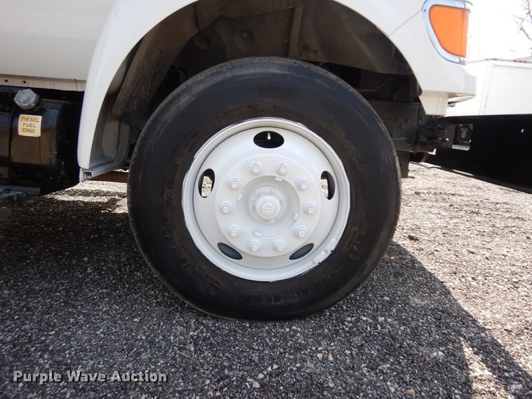 image for item IP9110 2005 Ford F750 Super Duty  forestry bucket truck