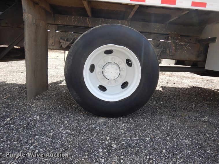 image for item IP9110 2005 Ford F750 Super Duty  forestry bucket truck