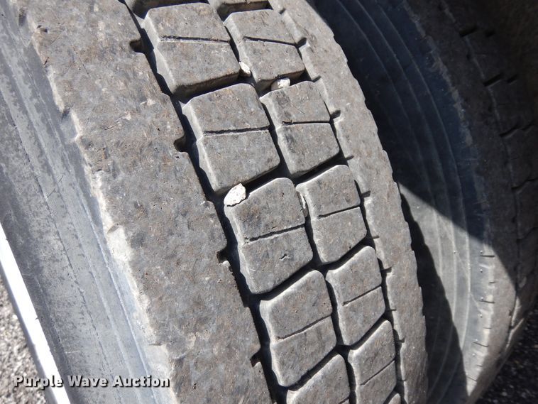 image for item IP9110 2005 Ford F750 Super Duty  forestry bucket truck