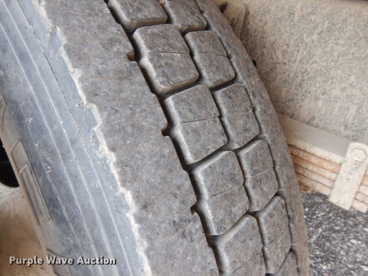 image for item IP9110 2005 Ford F750 Super Duty  forestry bucket truck