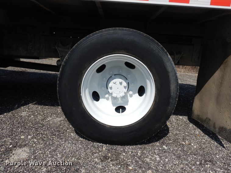 image for item IP9110 2005 Ford F750 Super Duty  forestry bucket truck