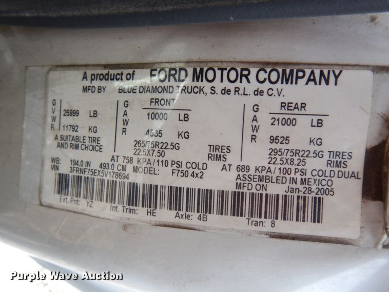 image for item IP9110 2005 Ford F750 Super Duty  forestry bucket truck