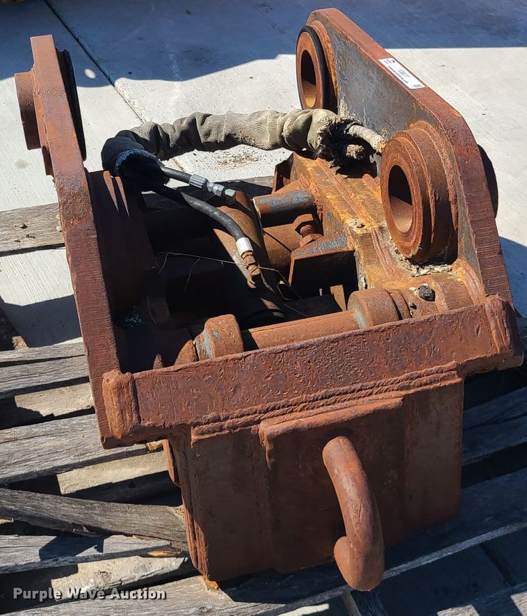 Jb Hendrix excavator quick coupler in Liberty, MO Item IQ9077 sold