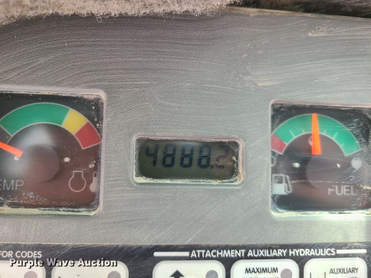 image for item IQ9098 2002 Bobcat S250  skid steer loader