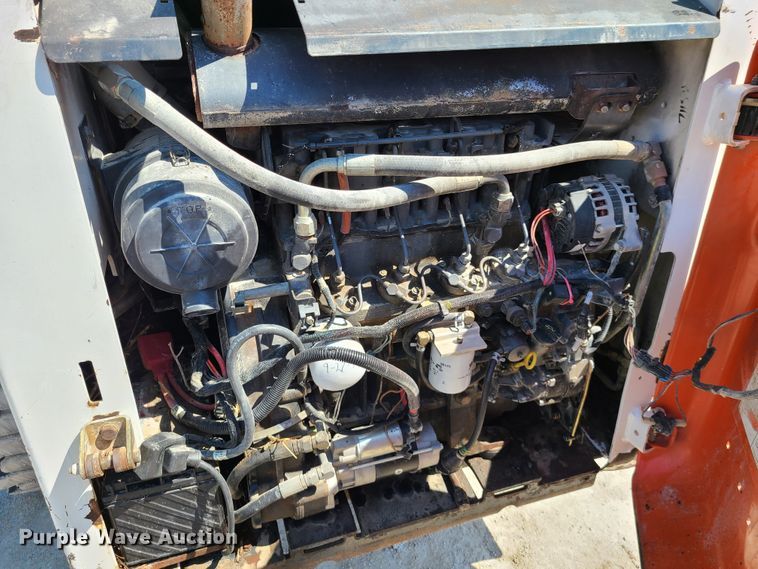 image for item IQ9098 2002 Bobcat S250  skid steer loader