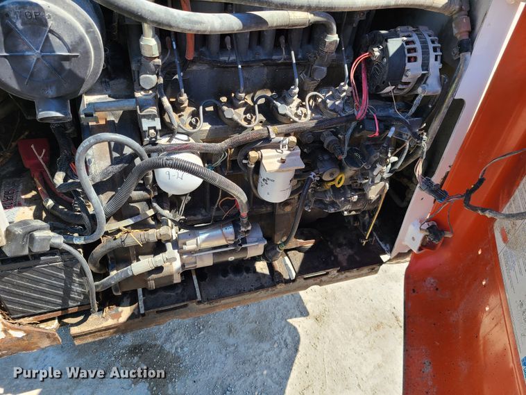 image for item IQ9098 2002 Bobcat S250  skid steer loader