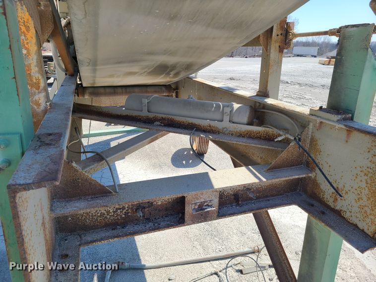 image for item IQ9102 Cedarapids 5040 hammer mill