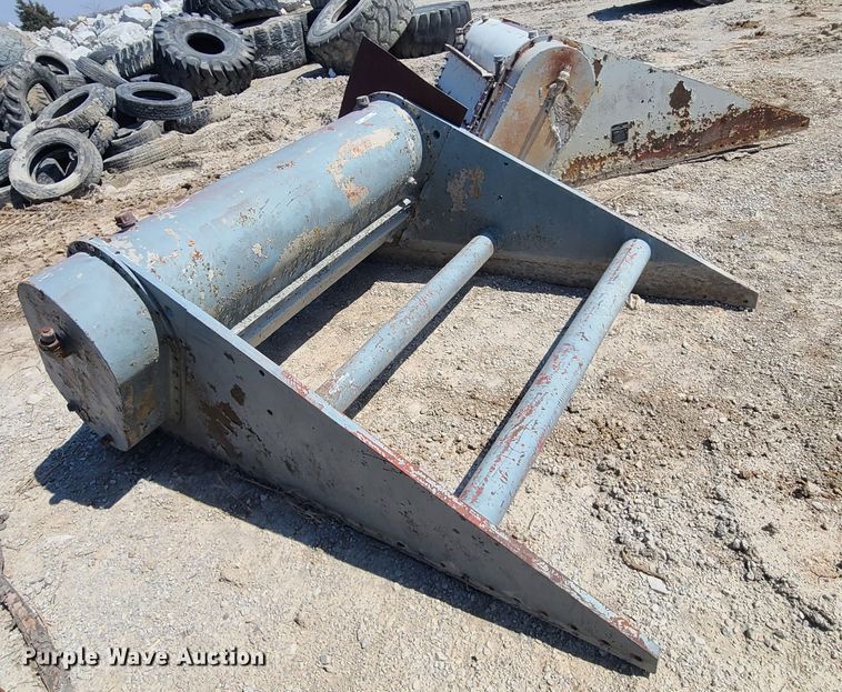 image for item IQ9103 Cedarapids screen vibrator