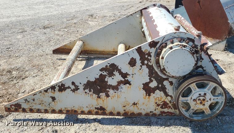 image for item IQ9104 Cedarapids screen vibrator