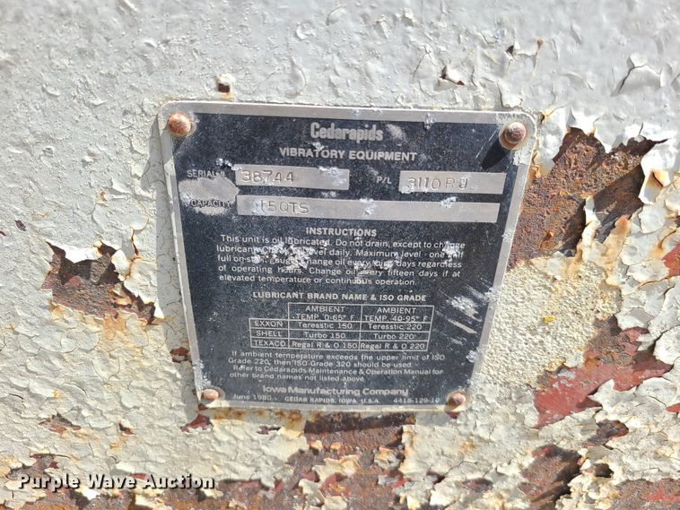 image for item IQ9104 Cedarapids screen vibrator