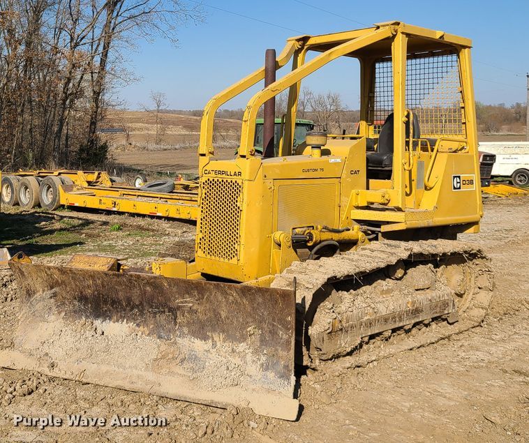 image for item IQ9124 Caterpillar D3B  dozer