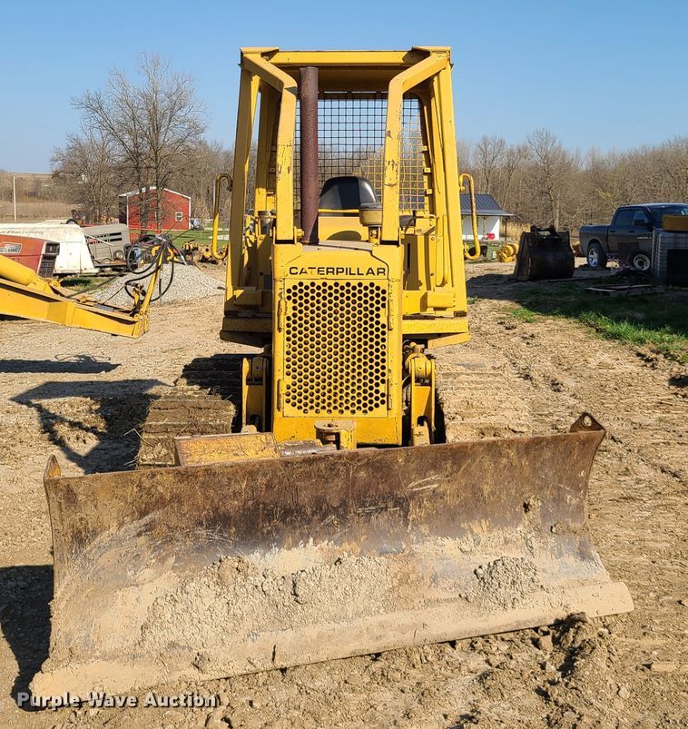 image for item IQ9124 Caterpillar D3B  dozer