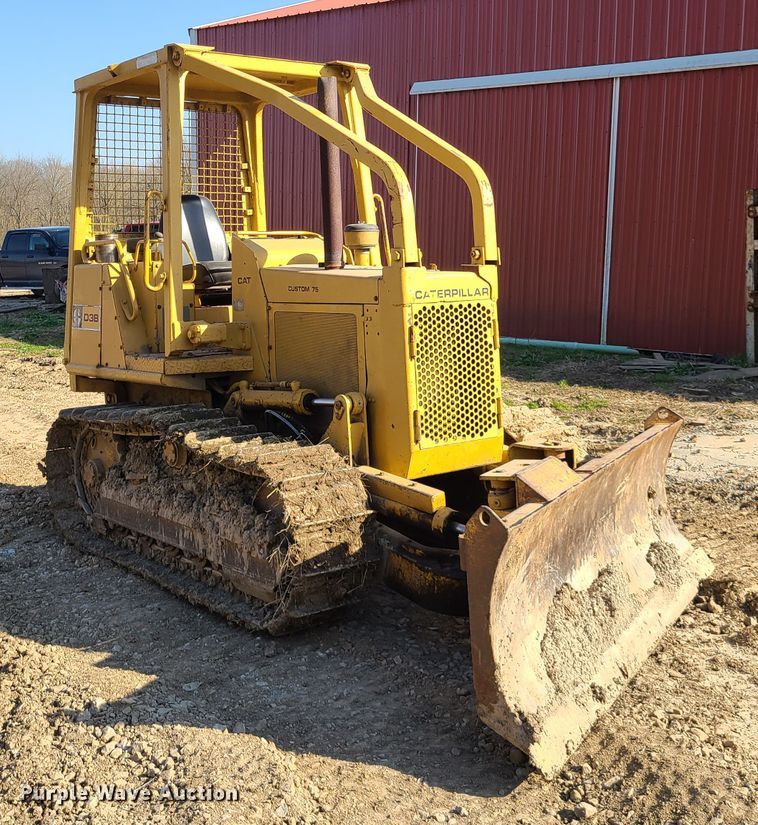image for item IQ9124 Caterpillar D3B  dozer