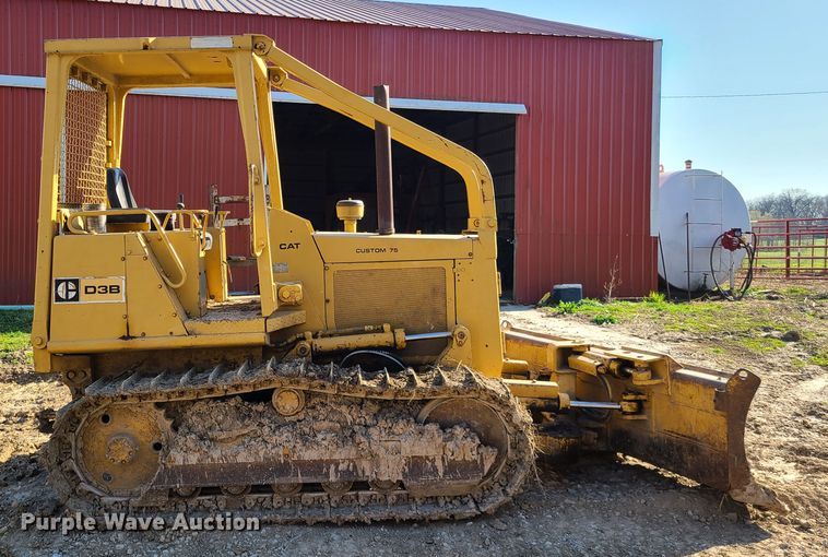 image for item IQ9124 Caterpillar D3B  dozer