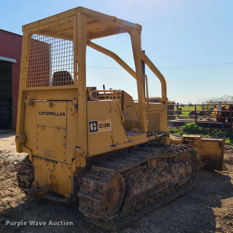 image for item IQ9124 Caterpillar D3B  dozer