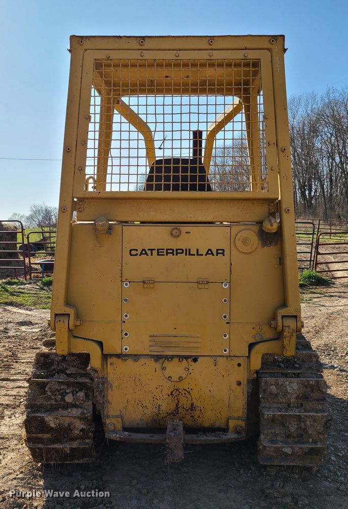 image for item IQ9124 Caterpillar D3B  dozer