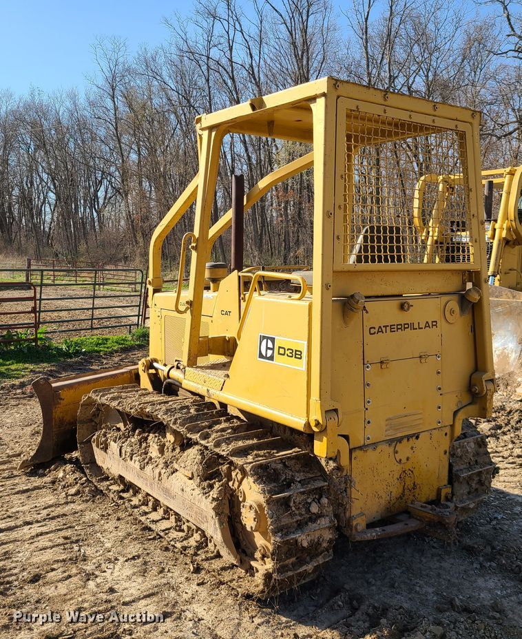 image for item IQ9124 Caterpillar D3B  dozer