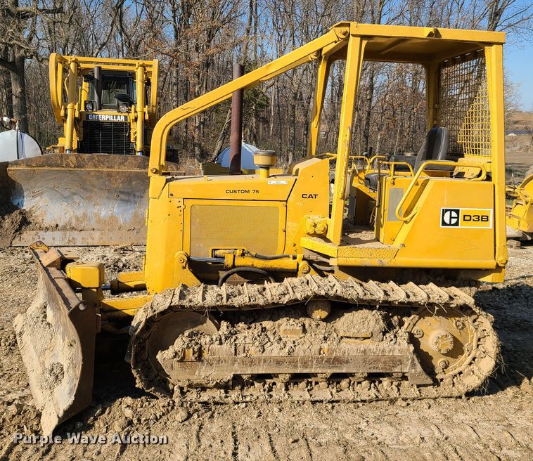 image for item IQ9124 Caterpillar D3B  dozer