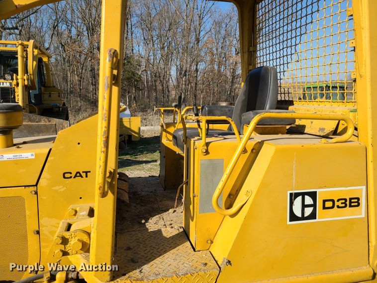 image for item IQ9124 Caterpillar D3B  dozer