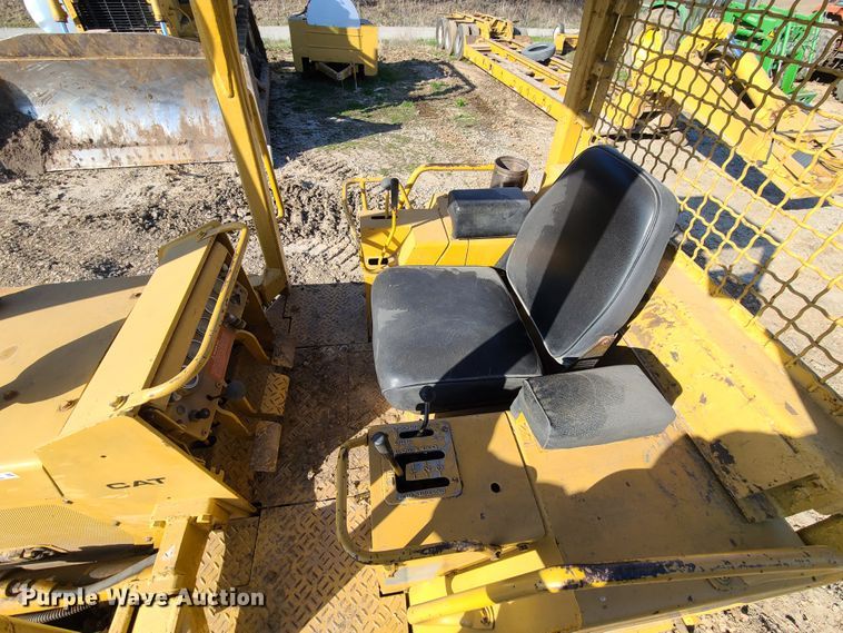 image for item IQ9124 Caterpillar D3B  dozer