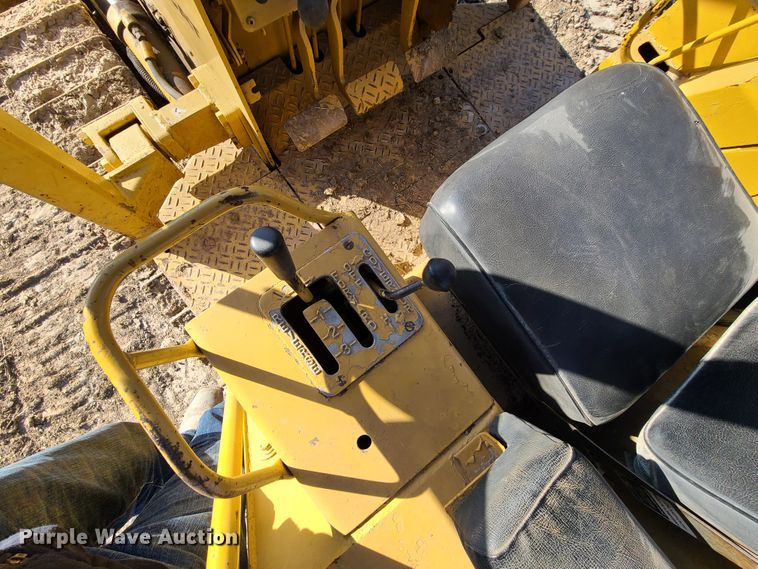 image for item IQ9124 Caterpillar D3B  dozer