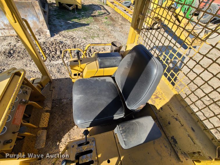 image for item IQ9124 Caterpillar D3B  dozer