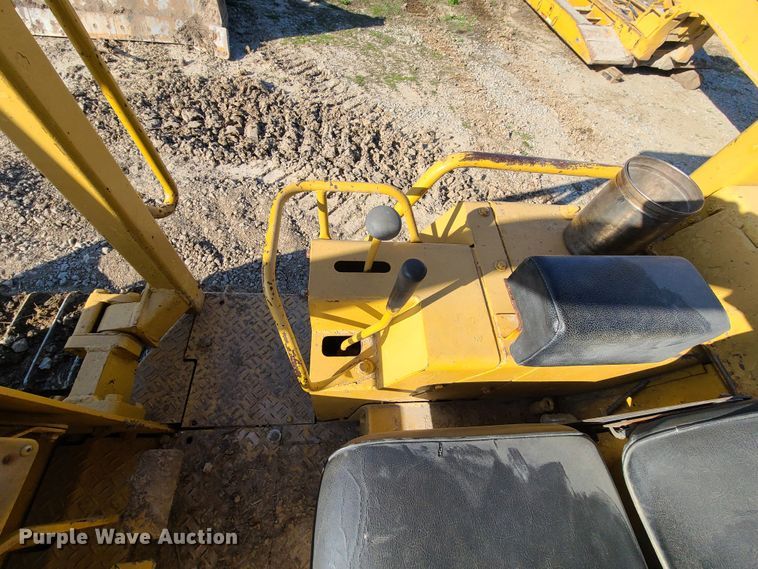 image for item IQ9124 Caterpillar D3B  dozer