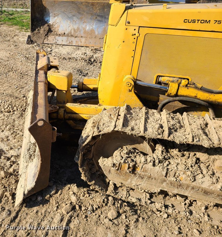 image for item IQ9124 Caterpillar D3B  dozer