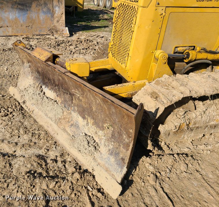 image for item IQ9124 Caterpillar D3B  dozer