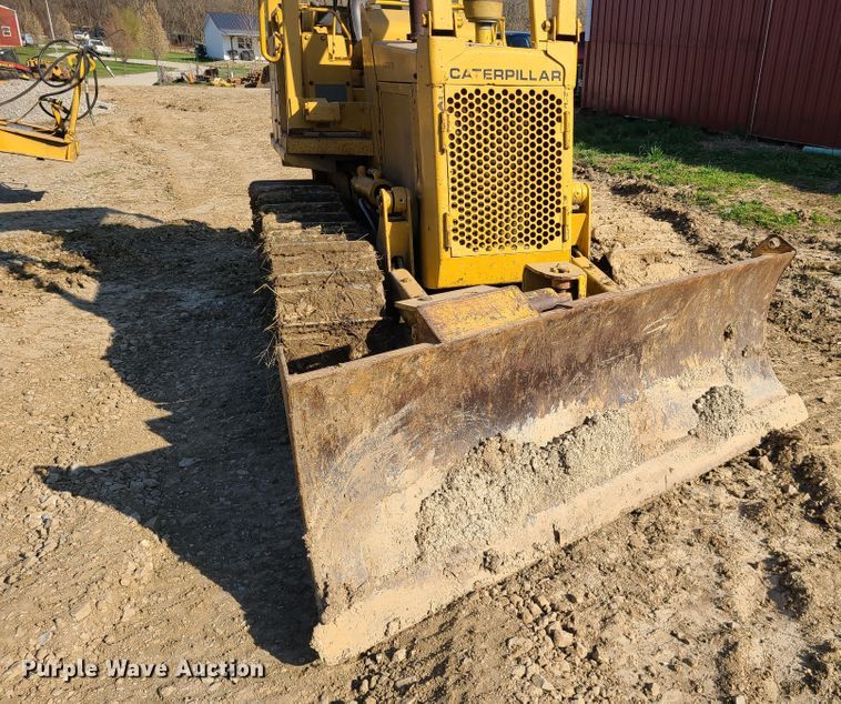 image for item IQ9124 Caterpillar D3B  dozer