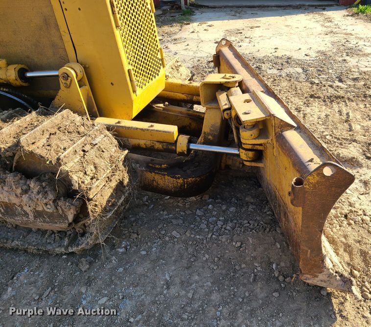 image for item IQ9124 Caterpillar D3B  dozer