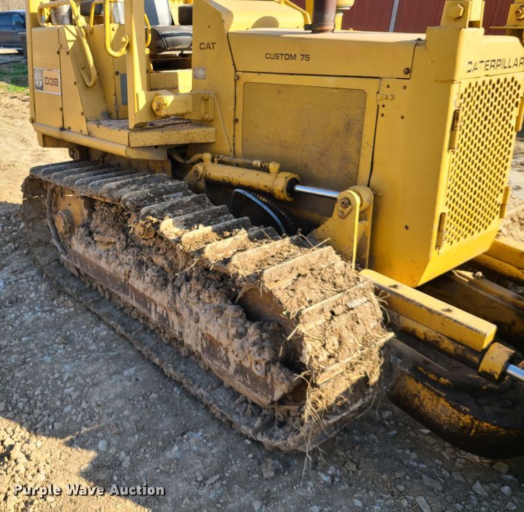 image for item IQ9124 Caterpillar D3B  dozer