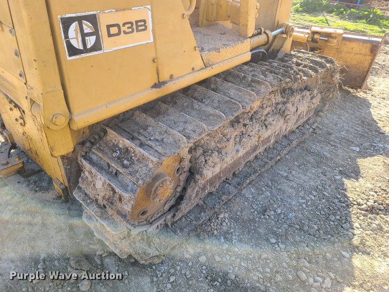 image for item IQ9124 Caterpillar D3B  dozer