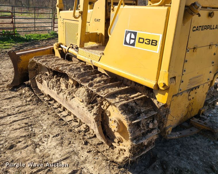 image for item IQ9124 Caterpillar D3B  dozer