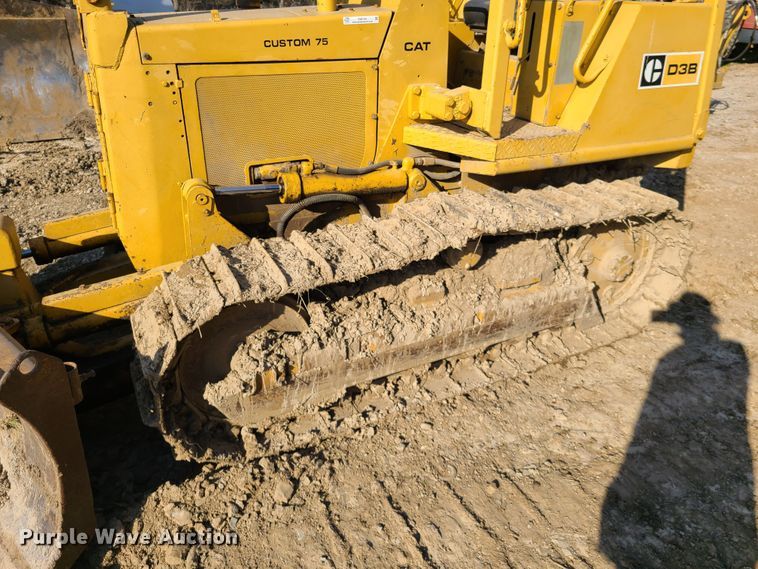 image for item IQ9124 Caterpillar D3B  dozer