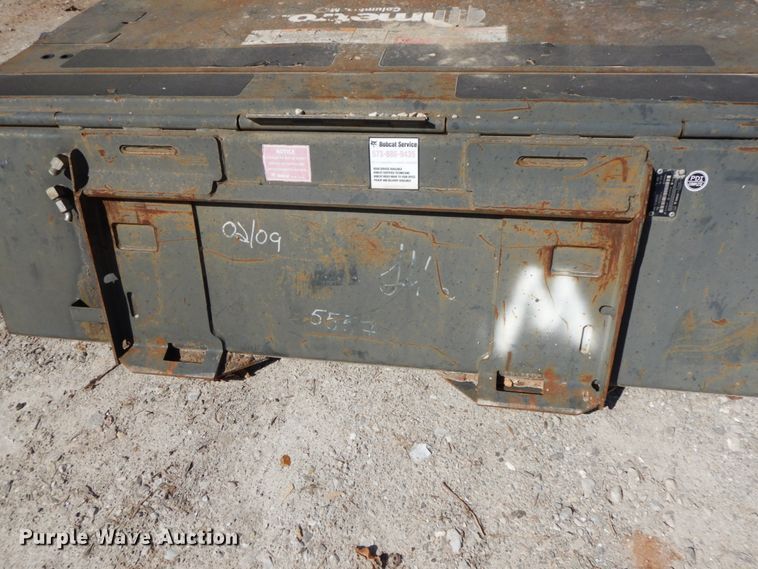 image for item IX9435 Bobcat 72  skid steer broom