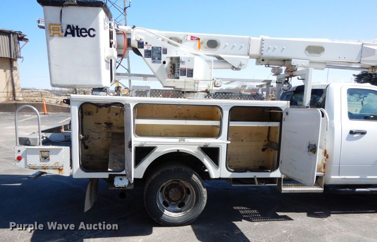 image for item IX9439 2011 Dodge Ram 5500HD  bucket truck