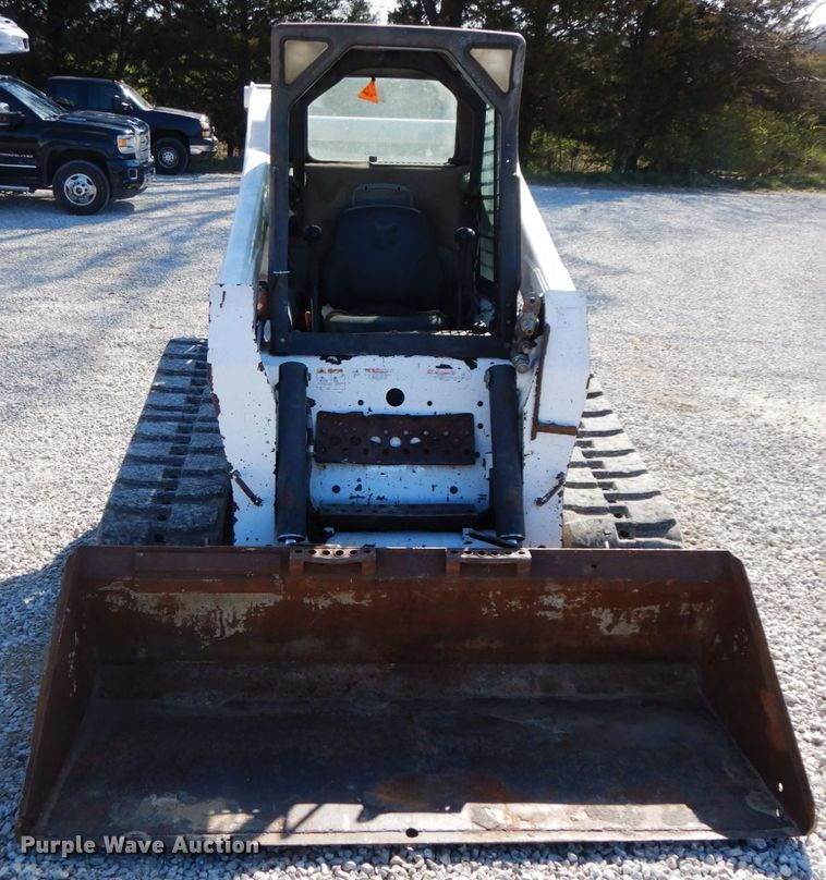 image for item IX9465 2004 Bobcat T300  tracked skid steer loader