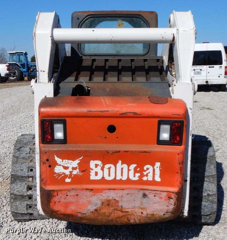 image for item IX9465 2004 Bobcat T300  tracked skid steer loader
