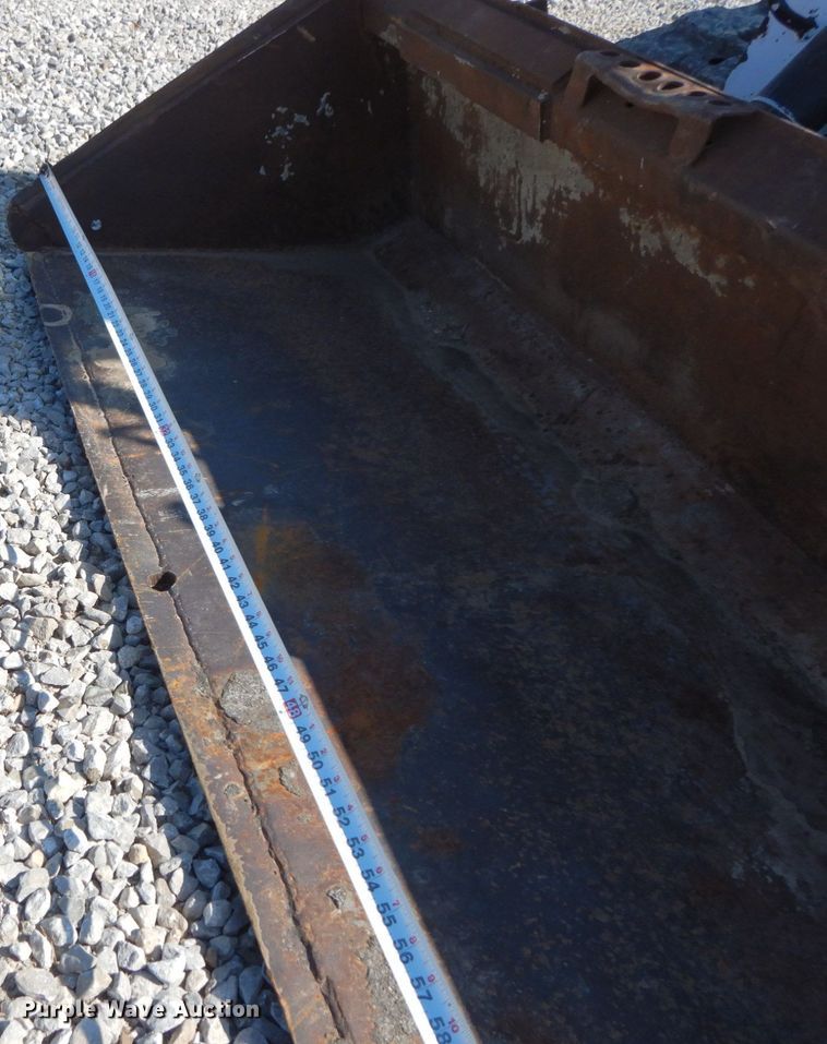 image for item IX9465 2004 Bobcat T300  tracked skid steer loader