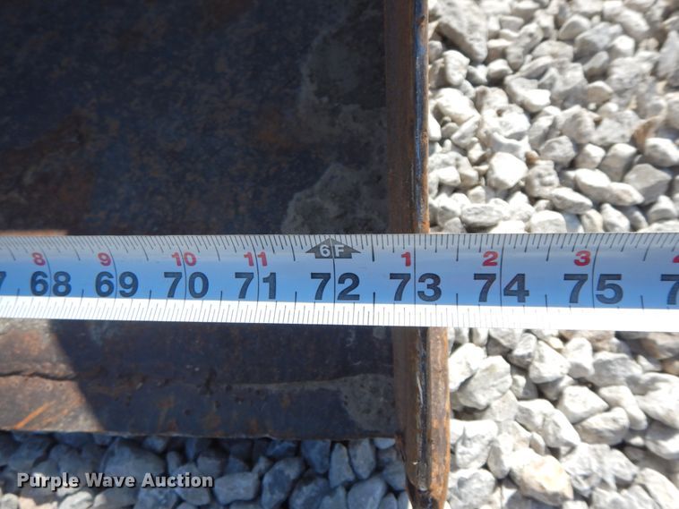 image for item IX9465 2004 Bobcat T300  tracked skid steer loader