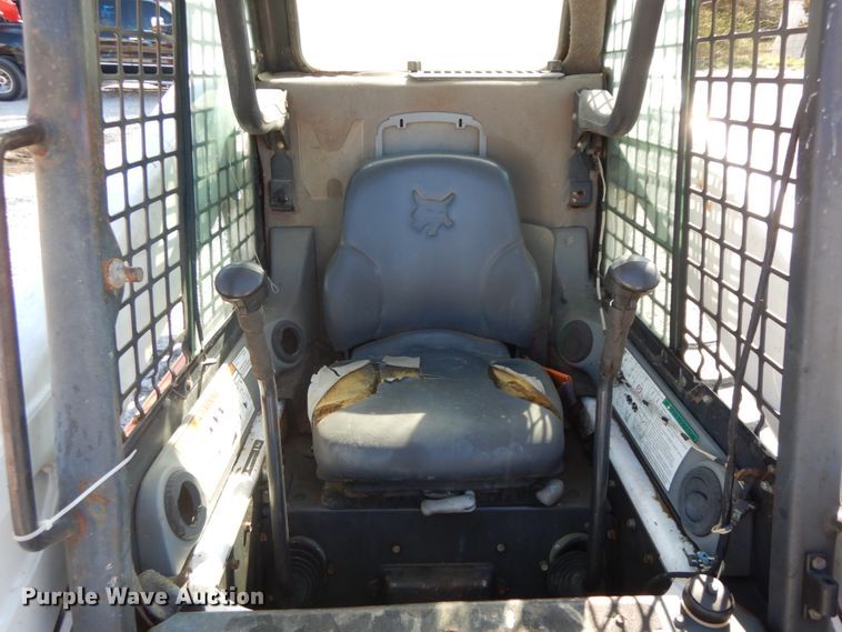 image for item IX9465 2004 Bobcat T300  tracked skid steer loader