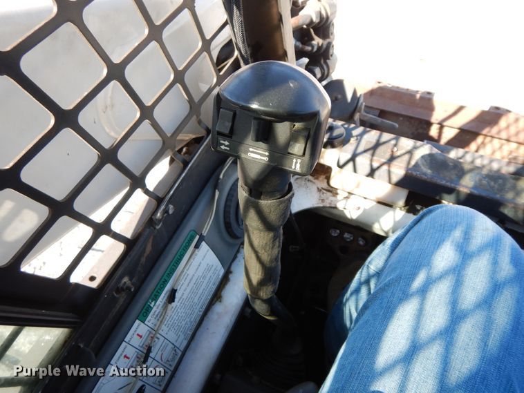 image for item IX9465 2004 Bobcat T300  tracked skid steer loader