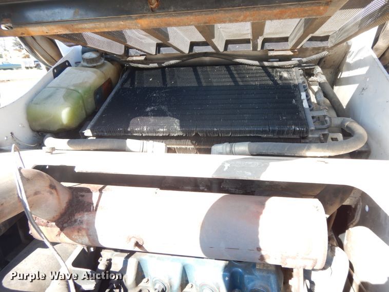 image for item IX9465 2004 Bobcat T300  tracked skid steer loader