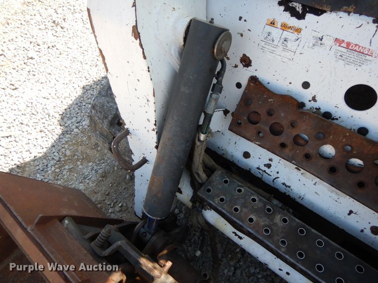 image for item IX9465 2004 Bobcat T300  tracked skid steer loader