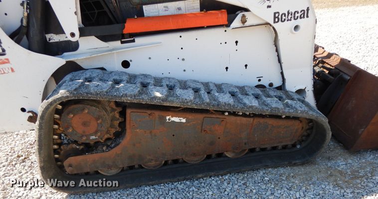 image for item IX9465 2004 Bobcat T300  tracked skid steer loader
