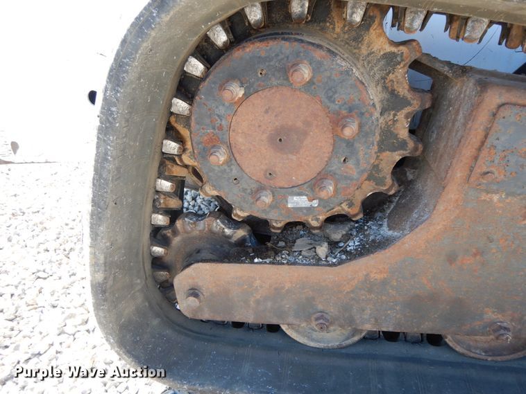 image for item IX9465 2004 Bobcat T300  tracked skid steer loader