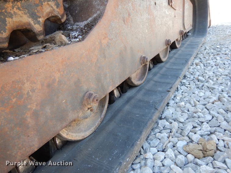 image for item IX9465 2004 Bobcat T300  tracked skid steer loader